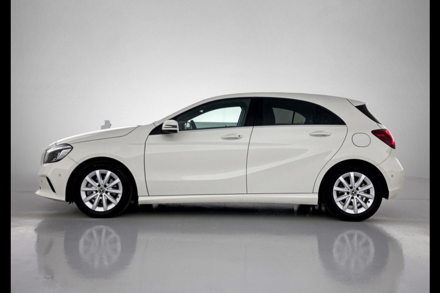 Mercedes-Benz A-Klasse 160 Ambition (NL-auto, Goed onderH, Navi Groot, Carplay, Parkeersensoren V+A, Led, Etc)
