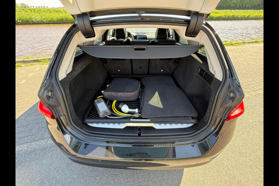 BMW 3 Serie Touring 330e High Executive Sportline / panorama