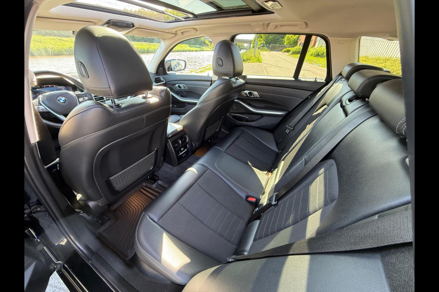 BMW 3 Serie Touring 330e High Executive Sportline / panorama