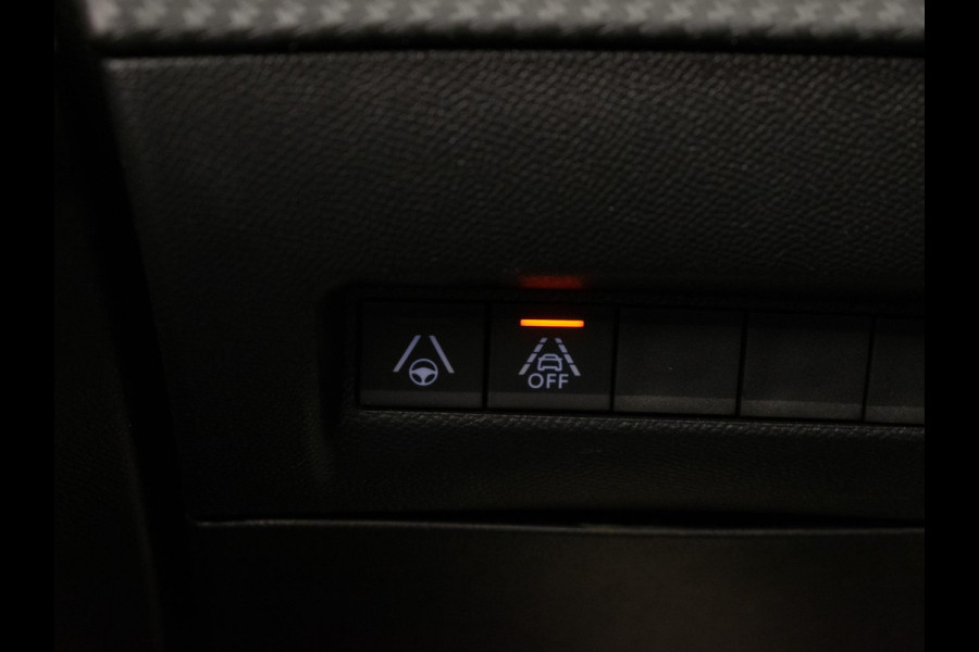 Peugeot 208 1.2 PureTech GT-Line (APPLE CARPLAY,NAVI,LED,SPORTSTOELEN,SFEER,CRUISE,CLIMATE,GETINT,CAMERA,3DVIEW,PDC,NETTESTAAT)