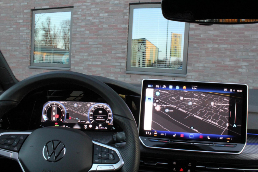 Volkswagen Golf 8.5 1.5 eTSI R-Line Edition