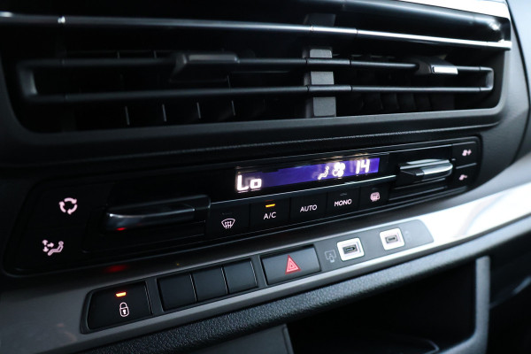 Peugeot Expert 2.0 BlueHDi 180PK L3 DC | 360 Camera | Lederen bekleding | CarPlay | Navigatie | Stoelverwarming | Stuurwielverwarming | Massage | Elek. stoel | Lane Assist |  Dodehoek detector | Dubbel Cabine