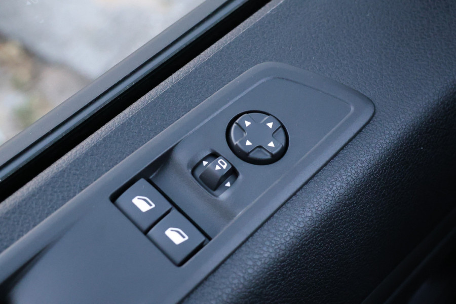 Peugeot Expert 2.0 BlueHDi 180PK L3 DC | 360 Camera | Lederen bekleding | CarPlay | Navigatie | Stoelverwarming | Stuurwielverwarming | Massage | Elek. stoel | Lane Assist |  Dodehoek detector | Dubbel Cabine