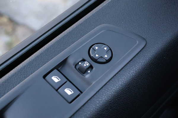 Peugeot Expert 2.0 BlueHDi 180PK L3 DC | 360 Camera | Lederen bekleding | CarPlay | Navigatie | Stoelverwarming | Stuurwielverwarming | Massage | Elek. stoel | Lane Assist |  Dodehoek detector | Dubbel Cabine