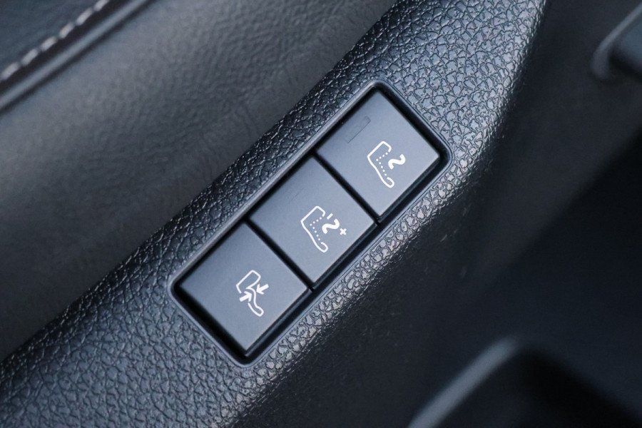 Peugeot Expert 2.0 BlueHDi 180PK L3 DC | 360 Camera | Lederen bekleding | CarPlay | Navigatie | Stoelverwarming | Stuurwielverwarming | Massage | Elek. stoel | Lane Assist |  Dodehoek detector | Dubbel Cabine