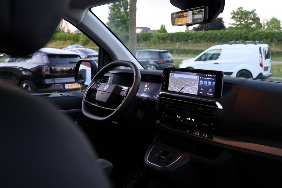 Peugeot Expert 2.0 BlueHDi 180PK L3 DC | 360 Camera | Lederen bekleding | CarPlay | Navigatie | Stoelverwarming | Stuurwielverwarming | Massage | Elek. stoel | Lane Assist |  Dodehoek detector | Dubbel Cabine