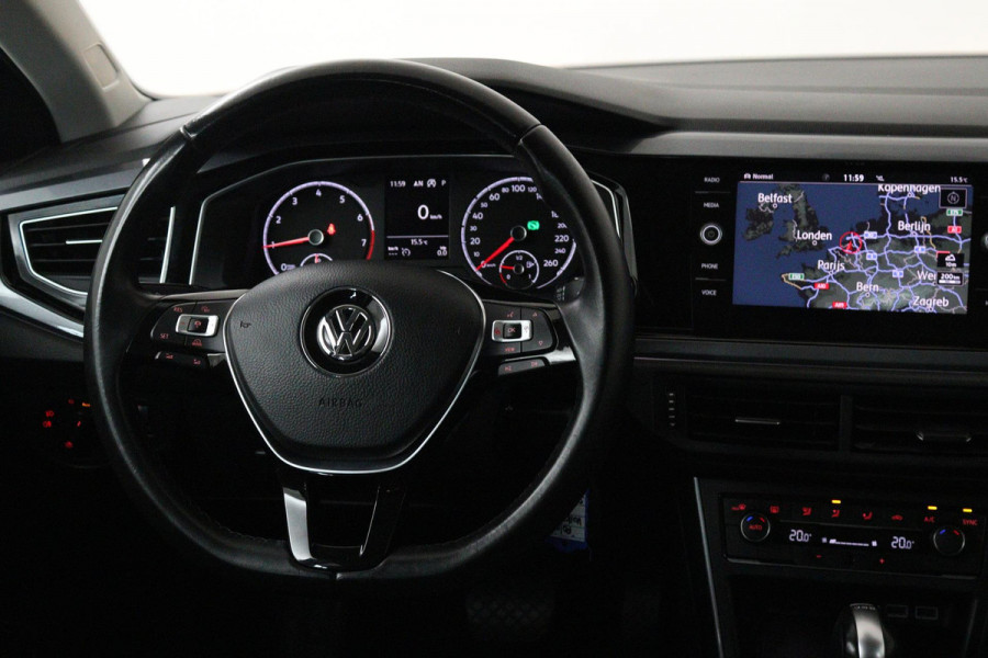 Volkswagen Polo 1.0 TSI Highline (PARKEERSENSOREN, NAVIGATIE, CRUISE ADAPTIEF, AUTOMAAT, NL-AUTO)