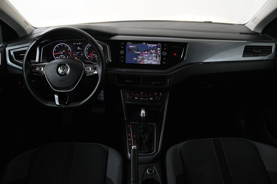 Volkswagen Polo 1.0 TSI Highline (PARKEERSENSOREN, NAVIGATIE, CRUISE ADAPTIEF, AUTOMAAT, NL-AUTO)