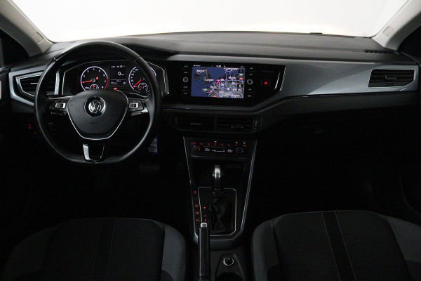Volkswagen Polo 1.0 TSI Highline (PARKEERSENSOREN, NAVIGATIE, CRUISE ADAPTIEF, AUTOMAAT, NL-AUTO)