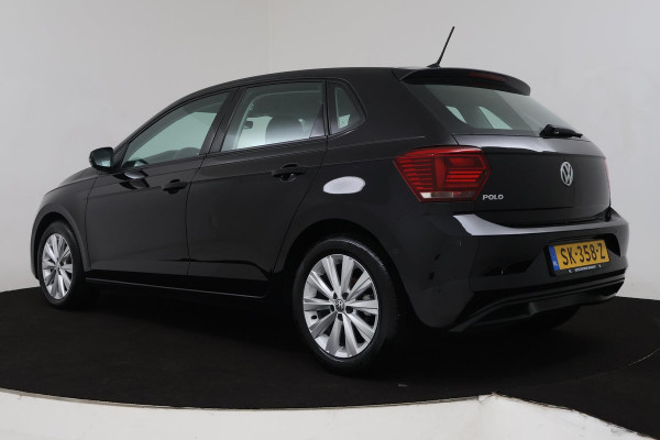 Volkswagen Polo 1.0 TSI Highline (PARKEERSENSOREN, NAVIGATIE, CRUISE ADAPTIEF, AUTOMAAT, NL-AUTO)