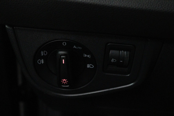 Volkswagen Polo 1.0 TSI Highline (PARKEERSENSOREN, NAVIGATIE, CRUISE ADAPTIEF, AUTOMAAT, NL-AUTO)