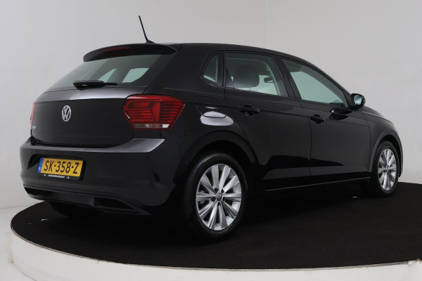 Volkswagen Polo 1.0 TSI Highline (PARKEERSENSOREN, NAVIGATIE, CRUISE ADAPTIEF, AUTOMAAT, NL-AUTO)