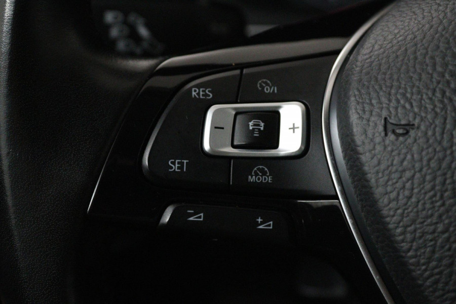 Volkswagen Polo 1.0 TSI Highline (PARKEERSENSOREN, NAVIGATIE, CRUISE ADAPTIEF, AUTOMAAT, NL-AUTO)