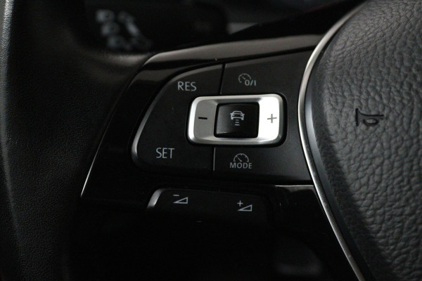 Volkswagen Polo 1.0 TSI Highline (PARKEERSENSOREN, NAVIGATIE, CRUISE ADAPTIEF, AUTOMAAT, NL-AUTO)