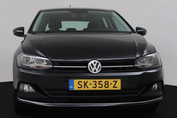 Volkswagen Polo 1.0 TSI Highline (PARKEERSENSOREN, NAVIGATIE, CRUISE ADAPTIEF, AUTOMAAT, NL-AUTO)