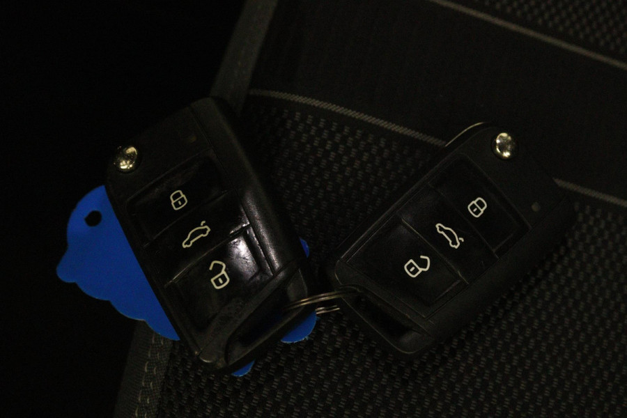 Volkswagen Polo 1.0 TSI Highline (PARKEERSENSOREN, NAVIGATIE, CRUISE ADAPTIEF, AUTOMAAT, NL-AUTO)