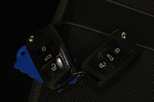 Volkswagen Polo 1.0 TSI Highline (PARKEERSENSOREN, NAVIGATIE, CRUISE ADAPTIEF, AUTOMAAT, NL-AUTO)