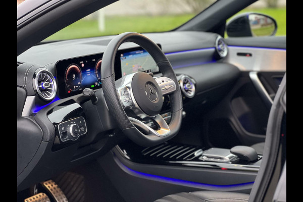 Mercedes-Benz CLA-Klasse 250 e AMG CLA250e Coupe Panoramadak|Keyless|Advanced sound|Sfeerverlichting|Night pakket