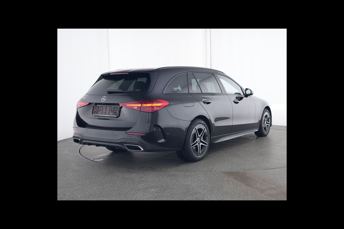 Mercedes-Benz C-Klasse Estate 300 e AMG Plug-In Hybride | Edition AMG-Line | Night Pakket | Trekhaak | Panorama Schuif-Kanteldak | Digital Licht | DC Laden | Stuur en Stoelverwarming | Inclusief 24 maanden MB Certified garantie voor Europa. Mercedes-Benz C-Klasse Estate 300 e AMG Plug-In Hybride | Edition AMG-Line | Night Pakket | Trekhaak | Panorama Schuif-Kanteldak | Digital Licht | DC Laden | Stuur en Stoelverwarming | Inclusief 24 maanden MB Certified garantie voor Europa.