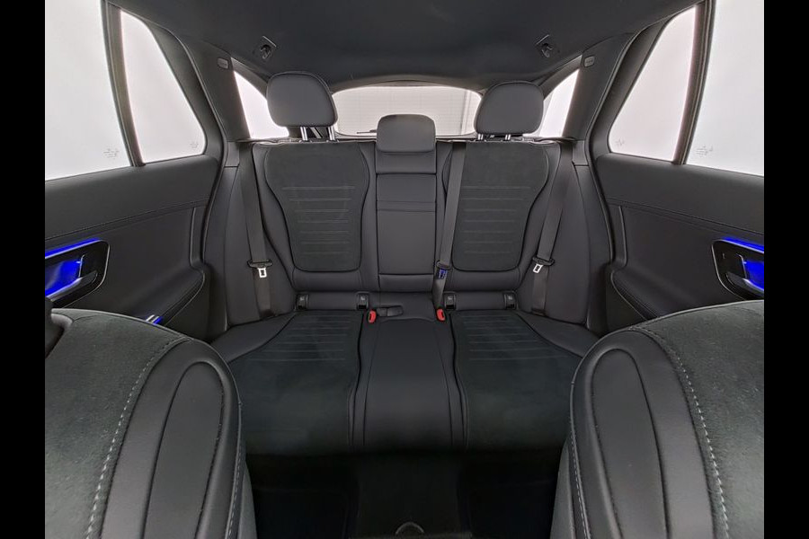 Mercedes-Benz C-Klasse Estate 300 e AMG Plug-In Hybride | Edition AMG-Line | Night Pakket | Trekhaak | Panorama Schuif-Kanteldak | Digital Licht | DC Laden | Stuur en Stoelverwarming | Inclusief 24 maanden MB Certified garantie voor Europa.