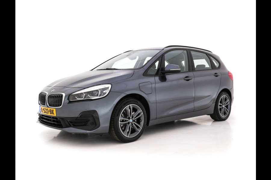 BMW 2 Serie Active Tourer 225xe iPerformance Executive (INCL-BTW) *DAKOTA-LEATHER | FULL-LED | HARMAN/KARDON-AUDIO  | HEATED-SPORT-SEATS | HEAD-UP | DAB+  | ECC | NAVI-FULLMAP | PDC | CRUISE | 17''ALU*