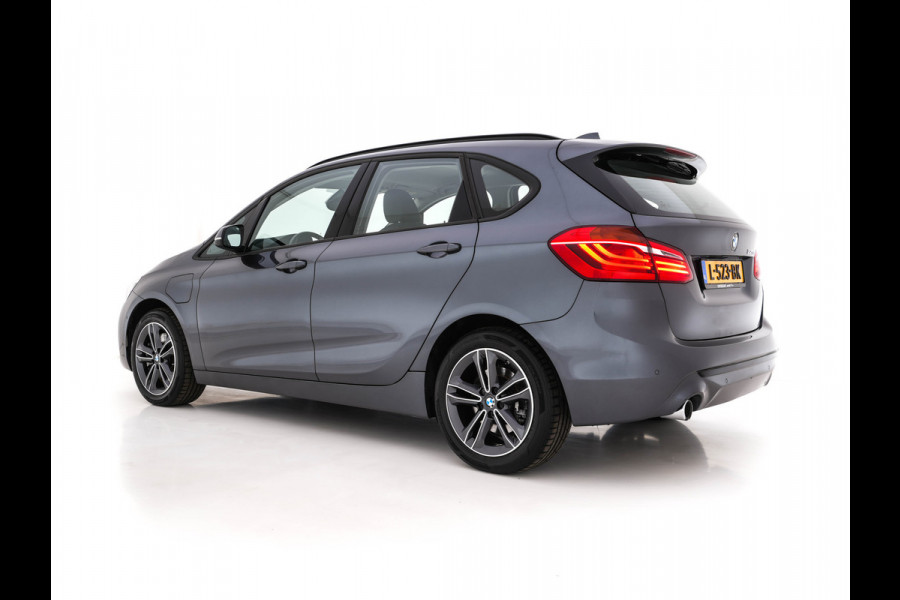 BMW 2 Serie Active Tourer 225xe iPerformance Executive (INCL-BTW) *DAKOTA-LEATHER | FULL-LED | HARMAN/KARDON-AUDIO  | HEATED-SPORT-SEATS | HEAD-UP | DAB+  | ECC | NAVI-FULLMAP | PDC | CRUISE | 17''ALU*