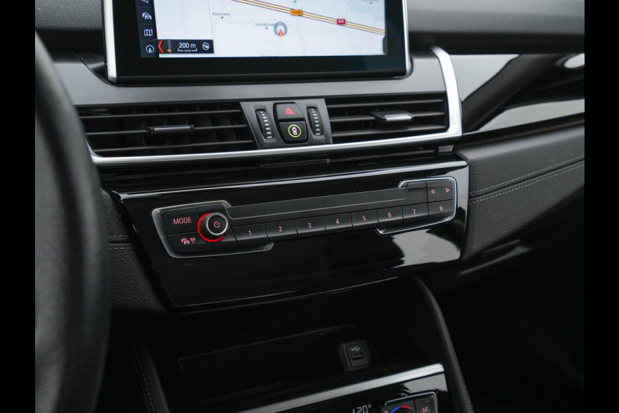 BMW 2 Serie Active Tourer 225xe iPerformance Executive (INCL-BTW) *DAKOTA-LEATHER | FULL-LED | HARMAN/KARDON-AUDIO  | HEATED-SPORT-SEATS | HEAD-UP | DAB+  | ECC | NAVI-FULLMAP | PDC | CRUISE | 17''ALU*