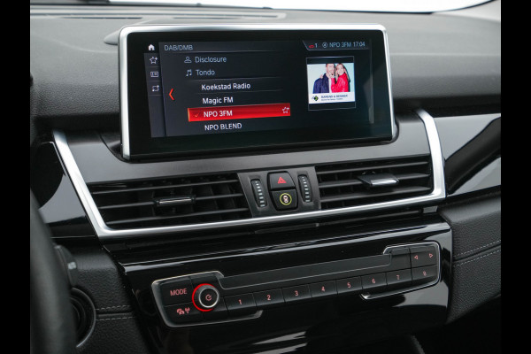BMW 2 Serie Active Tourer 225xe iPerformance Executive (INCL-BTW) *DAKOTA-LEATHER | FULL-LED | HARMAN/KARDON-AUDIO  | HEATED-SPORT-SEATS | HEAD-UP | DAB+  | ECC | NAVI-FULLMAP | PDC | CRUISE | 17''ALU*