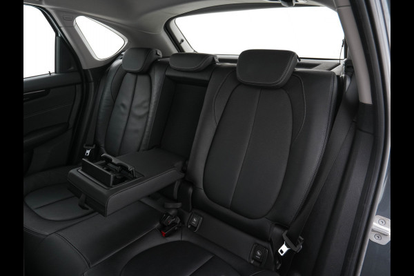 BMW 2 Serie Active Tourer 225xe iPerformance Executive (INCL-BTW) *DAKOTA-LEATHER | FULL-LED | HARMAN/KARDON-AUDIO  | HEATED-SPORT-SEATS | HEAD-UP | DAB+  | ECC | NAVI-FULLMAP | PDC | CRUISE | 17''ALU*
