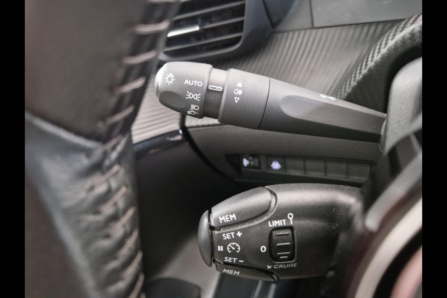 Peugeot 208 1.2 PureTech Blue Lease Allure 100 PK | Navigatie | Draadloze telefoonlader | Apple Carplay/Android Auto |