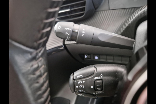 Peugeot 208 1.2 PureTech Blue Lease Allure 100 PK | Navigatie | Draadloze telefoonlader | Apple Carplay/Android Auto |