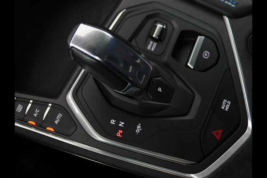 Lynk & Co 01 1.5 | Panoramadak | Navi | Achteruitrijcamera | CarPlay | Cruise Control Adaptief | Draadloze Telefoonlader | Stoelverwarming | DAB