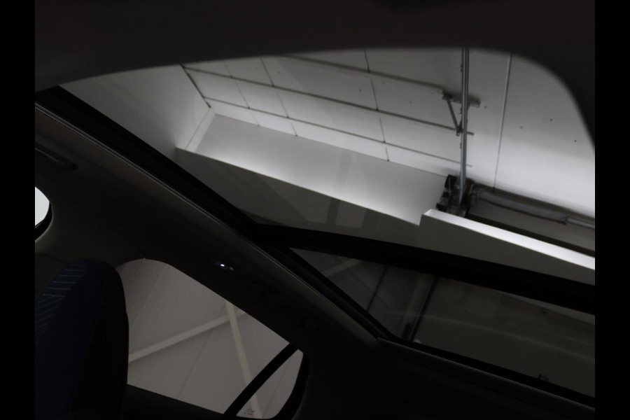Lynk & Co 01 1.5 | Panoramadak | Navi | Achteruitrijcamera | CarPlay | Cruise Control Adaptief | Draadloze Telefoonlader | Stoelverwarming | DAB
