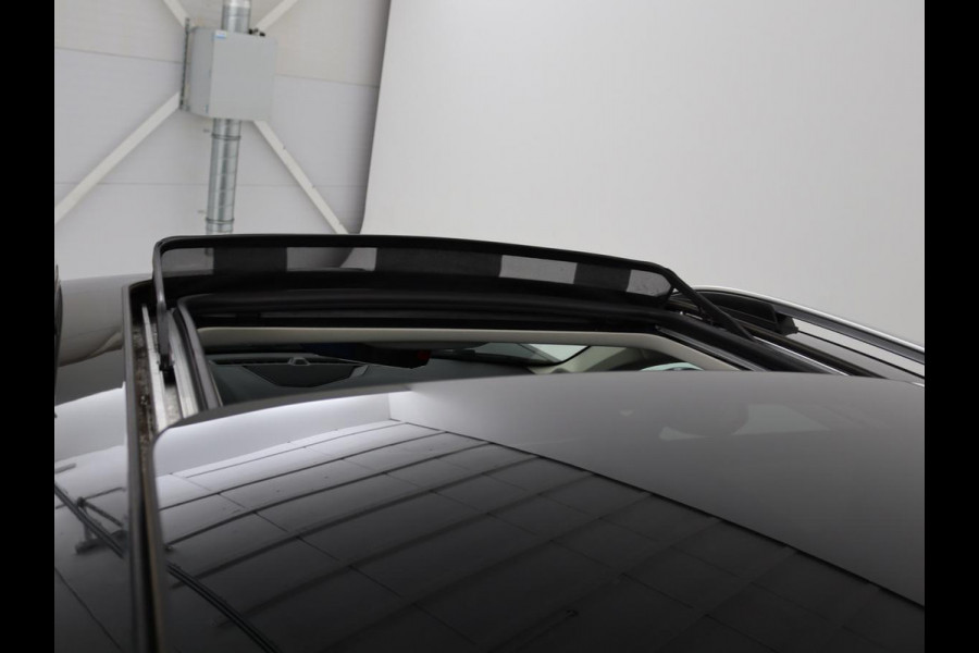 Lynk & Co 01 1.5 | Panoramadak | Navi | Achteruitrijcamera | CarPlay | Cruise Control Adaptief | Draadloze Telefoonlader | Stoelverwarming | DAB