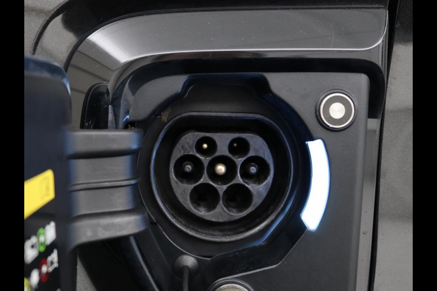 Lynk & Co 01 1.5 | Panoramadak | Navi | Achteruitrijcamera | CarPlay | Cruise Control Adaptief | Draadloze Telefoonlader | Stoelverwarming | DAB