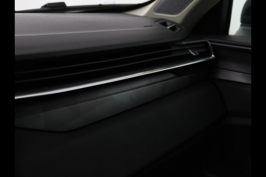 Lynk & Co 01 1.5 | Panoramadak | Navi | Achteruitrijcamera | CarPlay | Cruise Control Adaptief | Draadloze Telefoonlader | Stoelverwarming | DAB