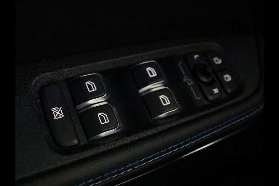 Lynk & Co 01 1.5 | Panoramadak | Navi | Achteruitrijcamera | CarPlay | Cruise Control Adaptief | Draadloze Telefoonlader | Stoelverwarming | DAB