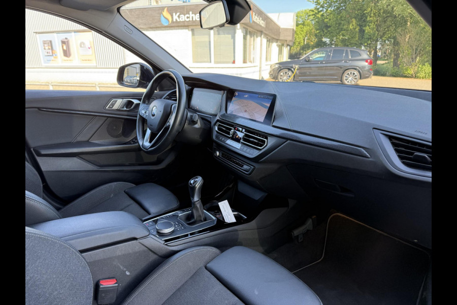BMW 1-serie 116d Executive Ed. | Navi | Apple Carplay | Trekhaak |