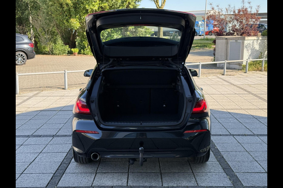 BMW 1-serie 116d Executive Ed. | Navi | Apple Carplay | Trekhaak |