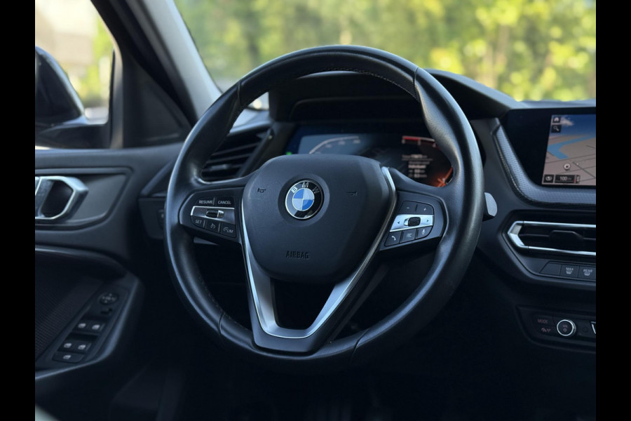 BMW 1-serie 116d Executive Ed. | Navi | Apple Carplay | Trekhaak |