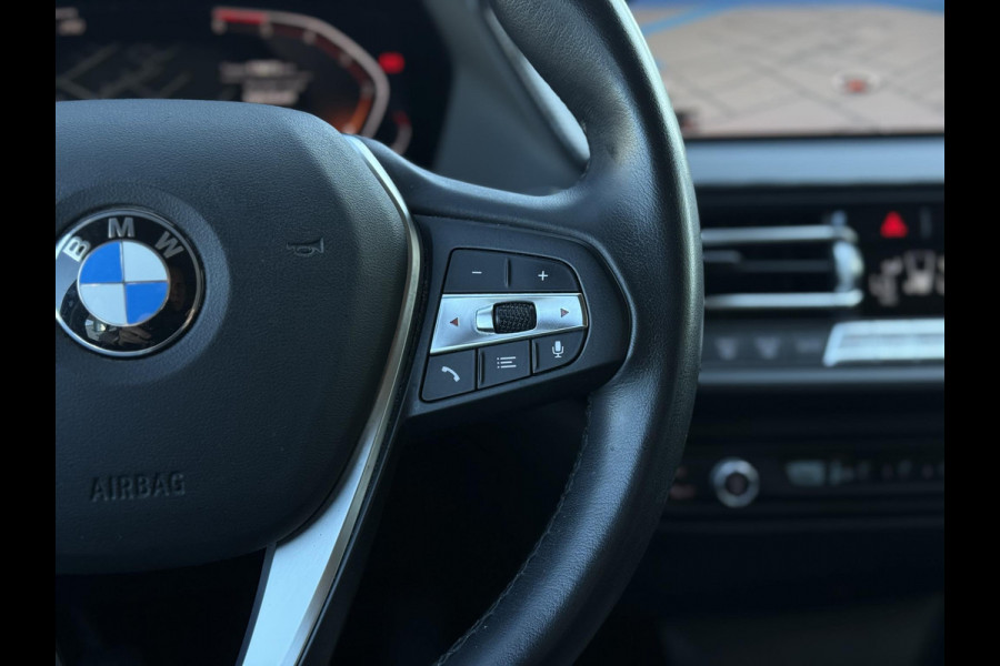 BMW 1-serie 116d Executive Ed. | Navi | Apple Carplay | Trekhaak |