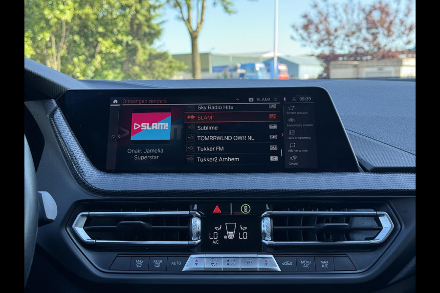 BMW 1-serie 116d Executive Ed. | Navi | Apple Carplay | Trekhaak |