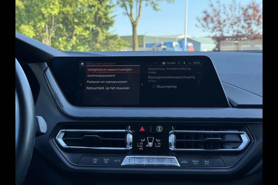 BMW 1-serie 116d Executive Ed. | Navi | Apple Carplay | Trekhaak |