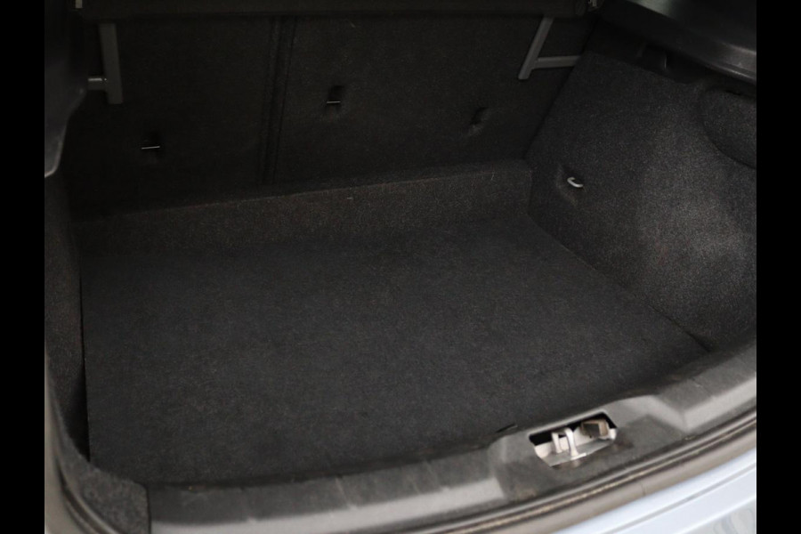 Volvo V40 1.5 T2 Edition+ | Trekhaak | Navigatie | Achteruitrijcamera | Stoelverwarming | Cruise Control | LMV