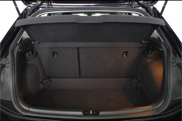 Volkswagen Polo 1.0 TSI Life > Automaat/Torsby velgen/Camera/stoelverwarming... | 2491 |