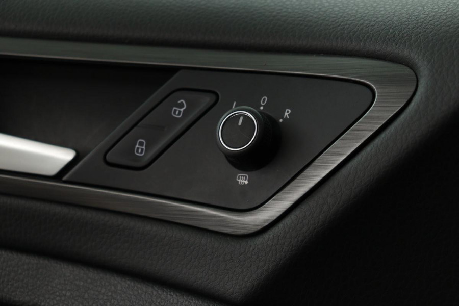 Volkswagen Golf 1.0 TSI Comfortline | Carplay | Navigatie | Adaptive cruise | Climate control | PDC | Bluetooth | Comfortstoelen | LED