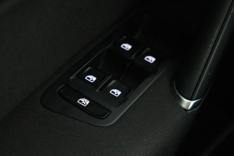 Volkswagen Golf 1.0 TSI Comfortline | Carplay | Navigatie | Adaptive cruise | Climate control | PDC | Bluetooth | Comfortstoelen | LED