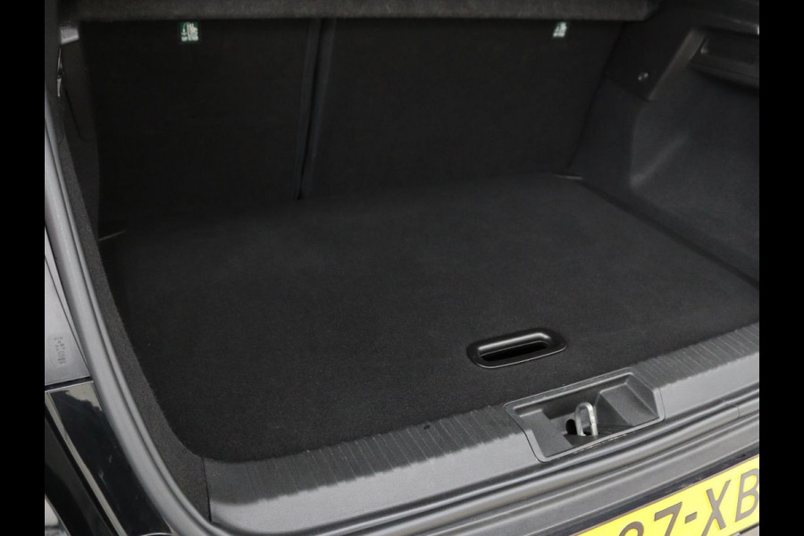 Renault Captur 1.3 TCe 140 Intens | Trekhaak | Automaat | Navi | Apple Carplay | Cruise Control | DAB | LMV