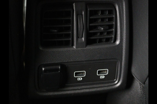 Renault Captur 1.3 TCe 140 Intens | Trekhaak | Automaat | Navi | Apple Carplay | Cruise Control | DAB | LMV