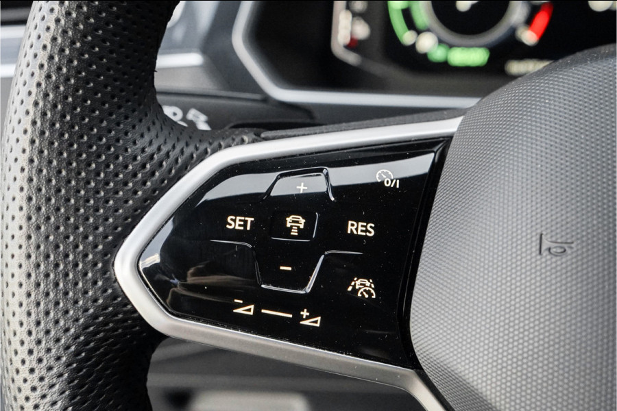 Volkswagen Tiguan 1.4 TSI eHybrid R-Line Black Pack ACC Camera Elek. Trekhaak